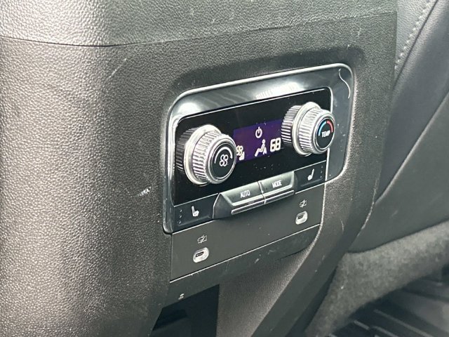 Used 2022 GMC Yukon XL AT4 w/ Technology Package AWD/4WD image 21