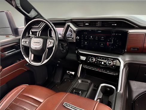 Used 2024 GMC Sierra 2500 Denali Ultimate AWD/4WD image 8