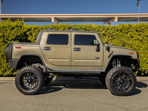 Used 2005 HUMMER H2 SUT w/ Preferred Equipment Group image 4