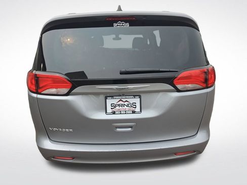 Used 2021 Chrysler Voyager Lxi FWD image 4
