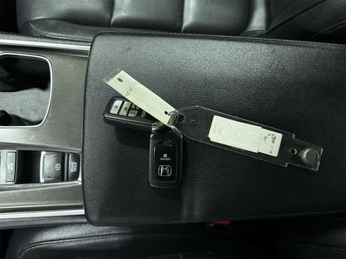 Used 2022 Honda Accord EX-L image 32