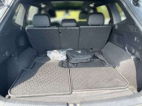 Used 2023 Volkswagen Tiguan SE R-Line image 20