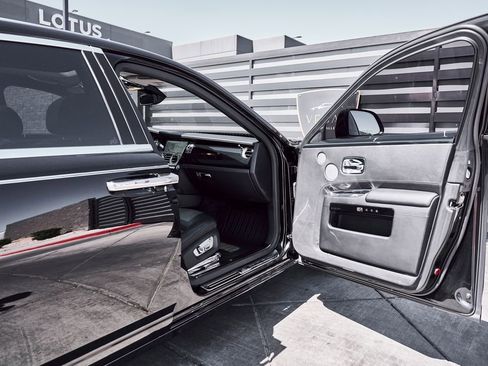 Used 2014 Rolls-Royce Ghost RWD image 21