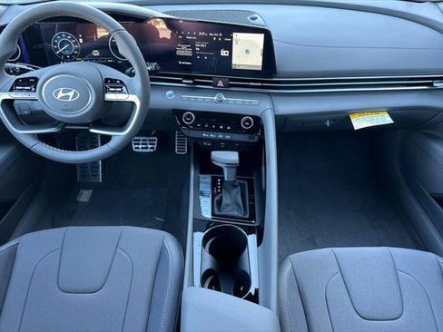 New 2025 Hyundai Elantra SEL image 10