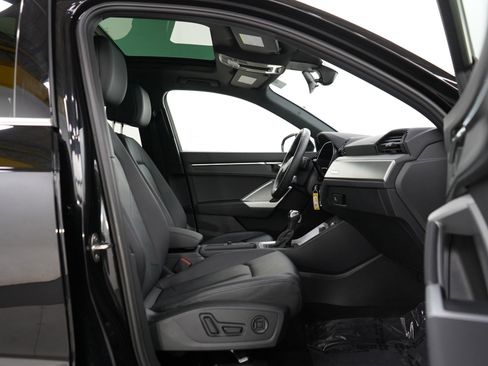 Used 2025 Audi Q3 2.0T Premium image 11
