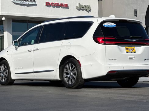 Used 2022 Chrysler Pacifica Pinnacle FWD image 8