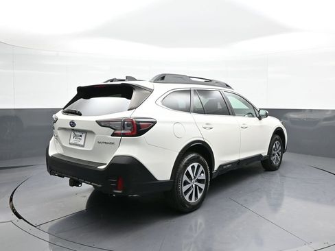Used 2022 Subaru Outback Premium image 6