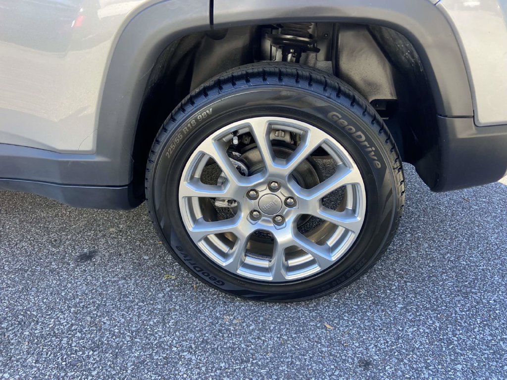 Used 2023 Jeep Compass Latitude AWD/4WD image 15