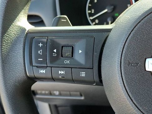Used 2024 Nissan Rogue S FWD image 21
