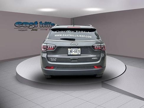 Used 2024 Jeep Compass Latitude w/ Sun and Sound Group AWD/4WD image 4