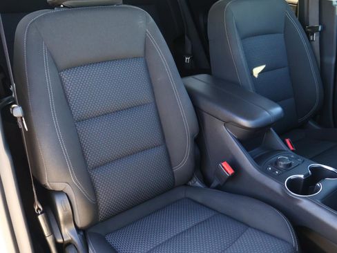 Used 2023 GMC Terrain SLE w/ Driver Convenience Package image 17