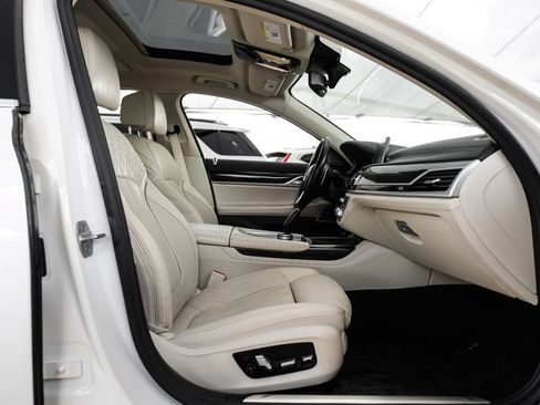 Used 2020 BMW 740i w/ Premium Package RWD image 42