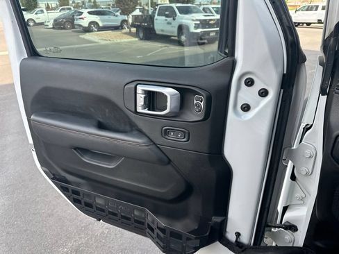 Used 2022 Jeep Gladiator Rubicon w/ LED Lighting Group AWD/4WD image 22