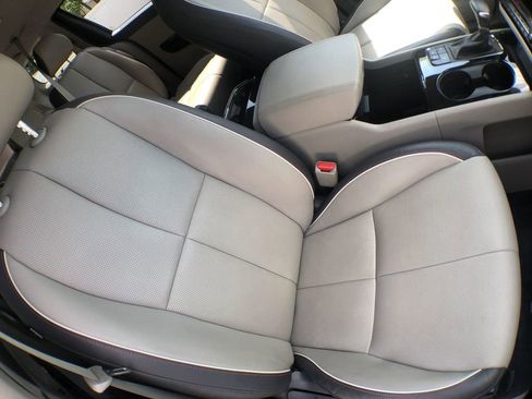 Used 2018 Kia Sedona EX image 44