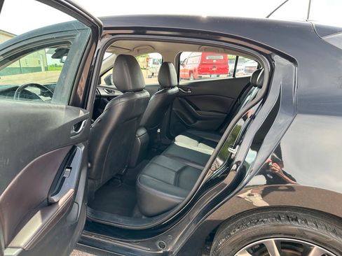 Used 2018 MAZDA MAZDA3 Touring FWD image 19