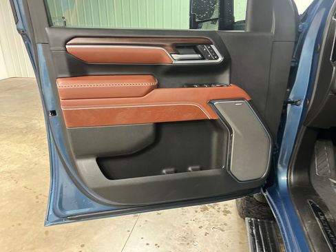 Used 2026 GMC Sierra 2500 Denali Ultimate w/ LPO, Black Badging Package AWD/4WD image 14