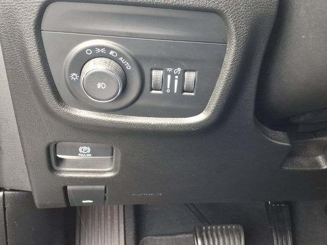 Used 2023 Jeep Grand Cherokee L Limited AWD/4WD image 24