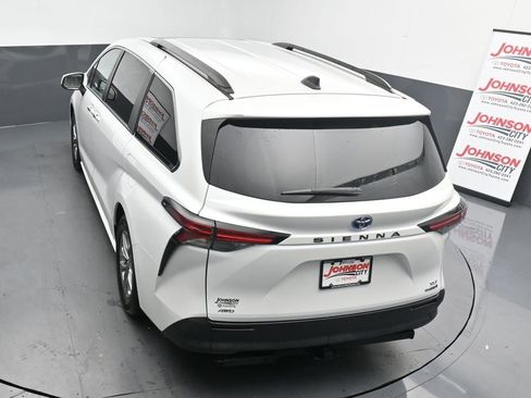 Used 2022 Toyota Sienna XLE image 14