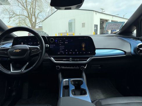 Used 2025 Chevrolet Equinox EV LT w/ Convenience Package FWD image 18