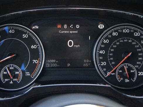 Used 2019 Bentley Bentayga image 19