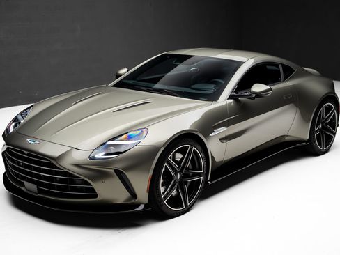 Used 2025 Aston Martin V8 Vantage Coupe RWD image 5