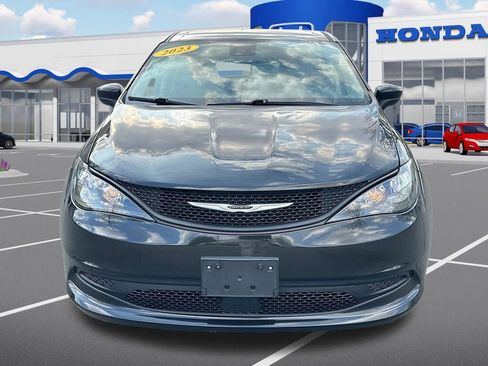 Used 2023 Chrysler Voyager LX FWD image 2