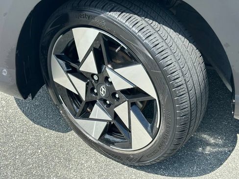 Used 2024 Hyundai Kona Limited FWD image 37