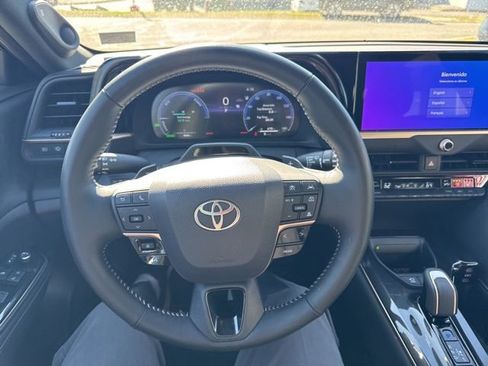 Used 2025 Toyota Crown Signia w/ Advanced Technology Package image 16