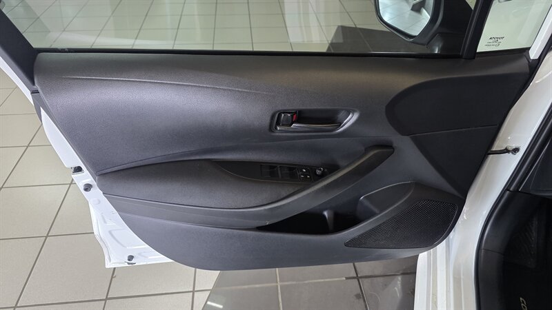 Used 2022 Toyota Corolla LE FWD image 15