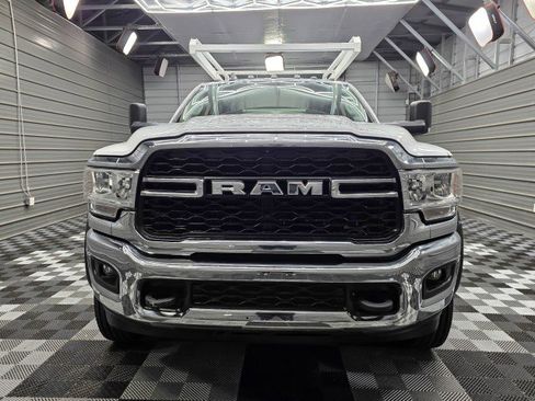 Used 2020 RAM 5500 Tradesman w/ Chrome Appearance Group AWD/4WD image 3