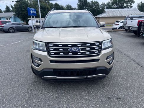 Used 2017 Ford Explorer Limited FWD image 2