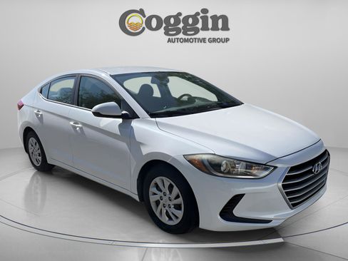 Used 2017 Hyundai Elantra SE image 7