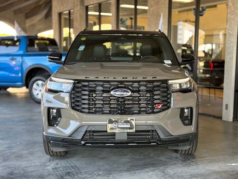 New 2026 Ford Explorer ST-Line w/ ST-Line Street Pack RWD image 3