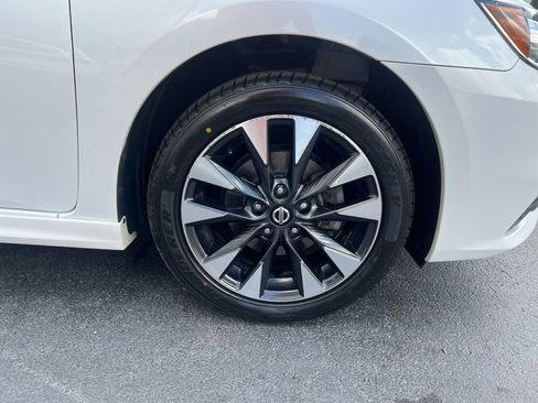 Used 2019 Nissan Sentra SR image 9