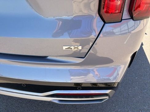 Used 2023 Kia Sorento SX image 9