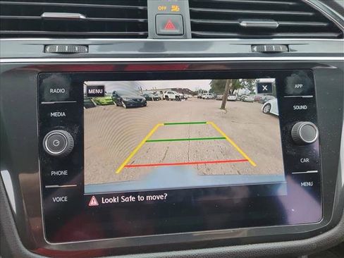 Used 2020 Volkswagen Tiguan SE image 19
