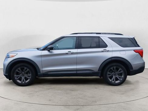 Used 2021 Ford Explorer XLT w/ Equipment Group 202A image 2