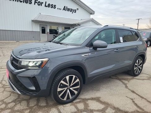 Used 2023 Volkswagen Taos SE w/ Panoramic Sunroof Package image 23