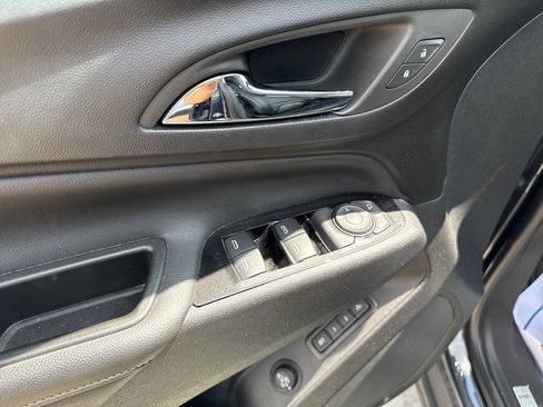 Used 2022 Chevrolet Equinox Premier FWD image 12