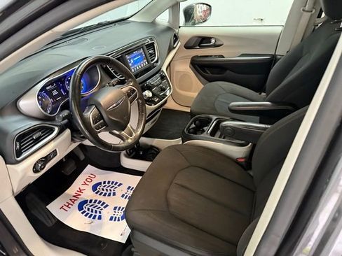 Used 2020 Chrysler Pacifica Touring w/ Cold Weather Group image 15