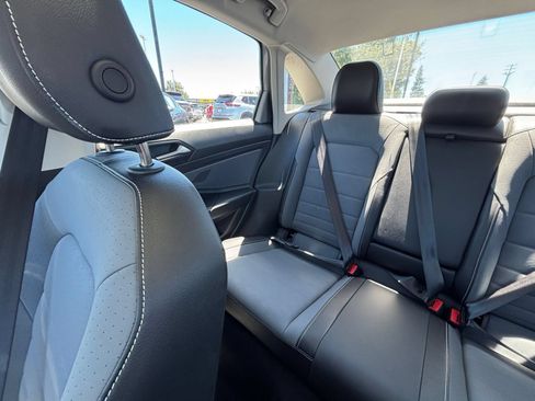 Used 2025 Volkswagen Jetta SE FWD image 40