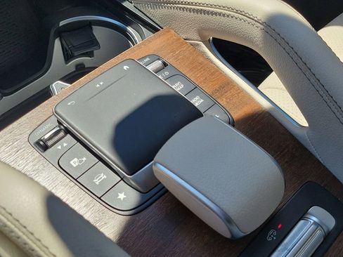 Used 2021 Mercedes-Benz GLS 450 4MATIC image 31