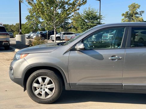 Used 2013 Kia Sorento LX w/ Value Pkg FWD image 7