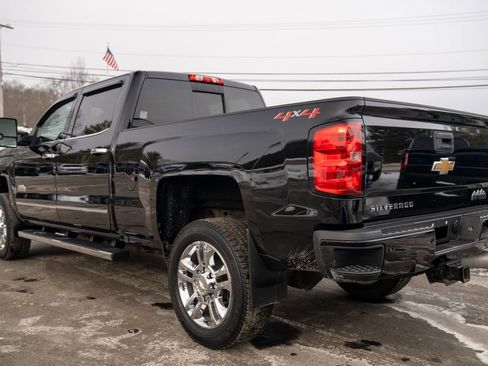 Used 2019 Chevrolet Silverado 2500 High Country w/ Duramax Plus Package image 4