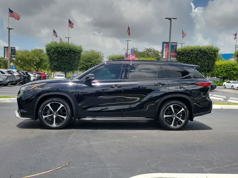 Used 2022 Toyota Highlander XSE FWD image 7