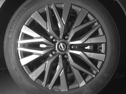 Used 2025 Nissan Altima 2.5 SV FWD image 16