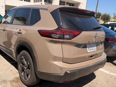 Used 2025 Nissan Rogue SV FWD image 4