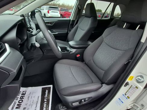 Used 2022 Toyota RAV4 XLE image 10