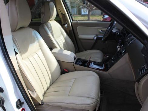 Used 2014 Volvo XC90 3.2 w/ Climate Package image 25