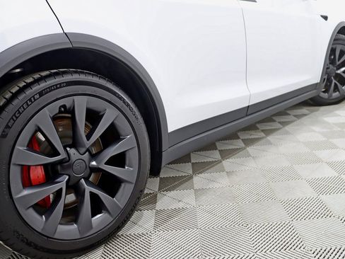 Used 2023 Tesla Model X Plaid image 11